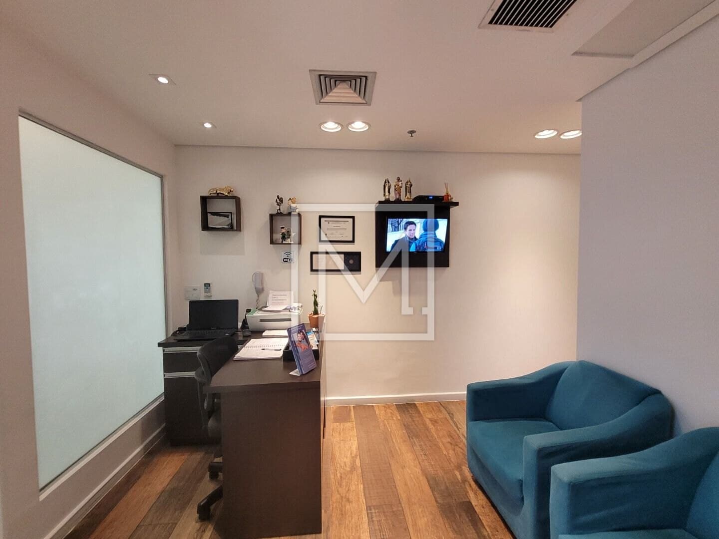 SALA CONJUGADA PREPARADA PARA ATENDIMENTO NA ÁREA DA SAÚDE — foto 2 de 26