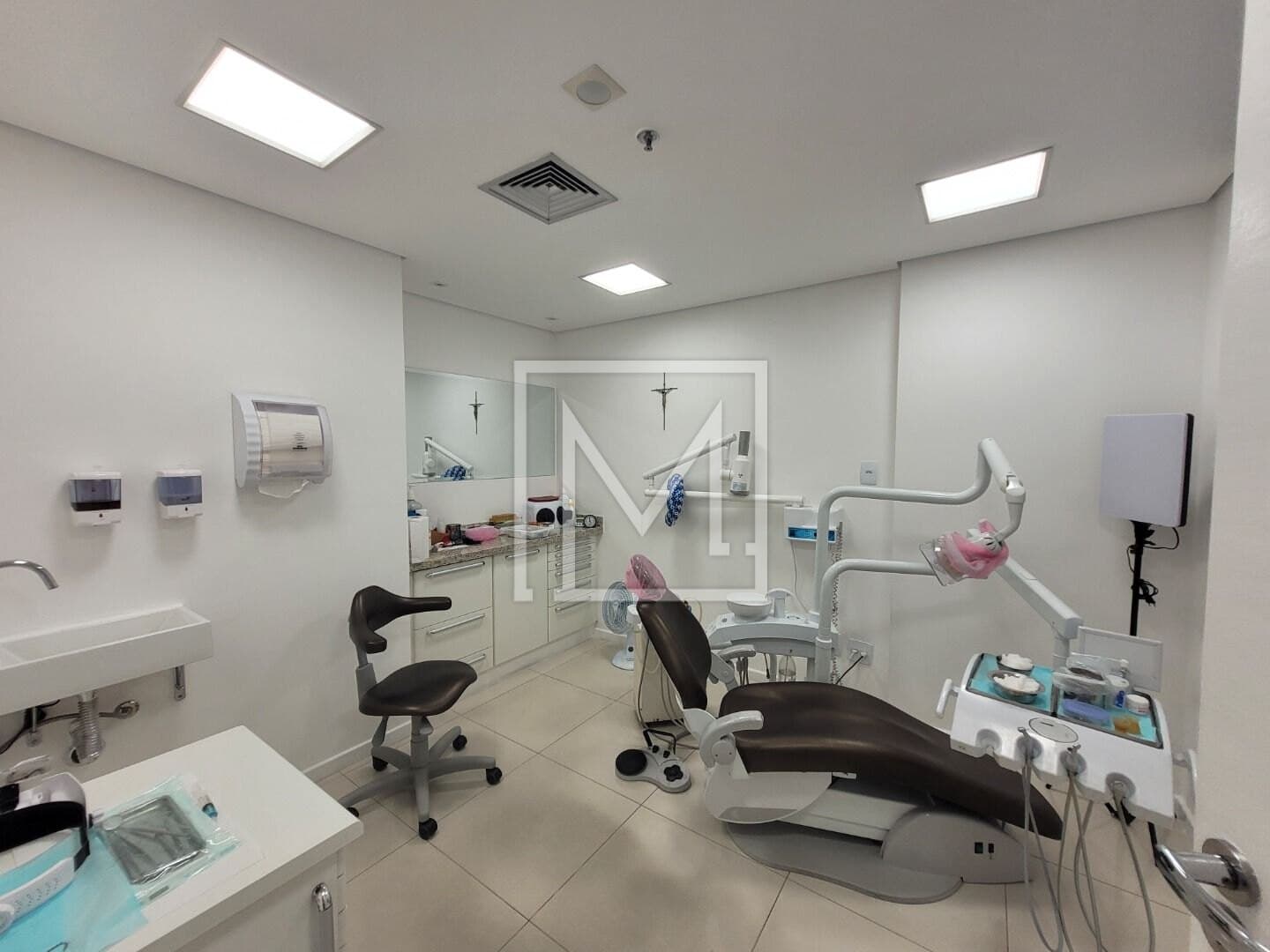 SALA CONJUGADA PREPARADA PARA ATENDIMENTO NA ÁREA DA SAÚDE — foto 5 de 26