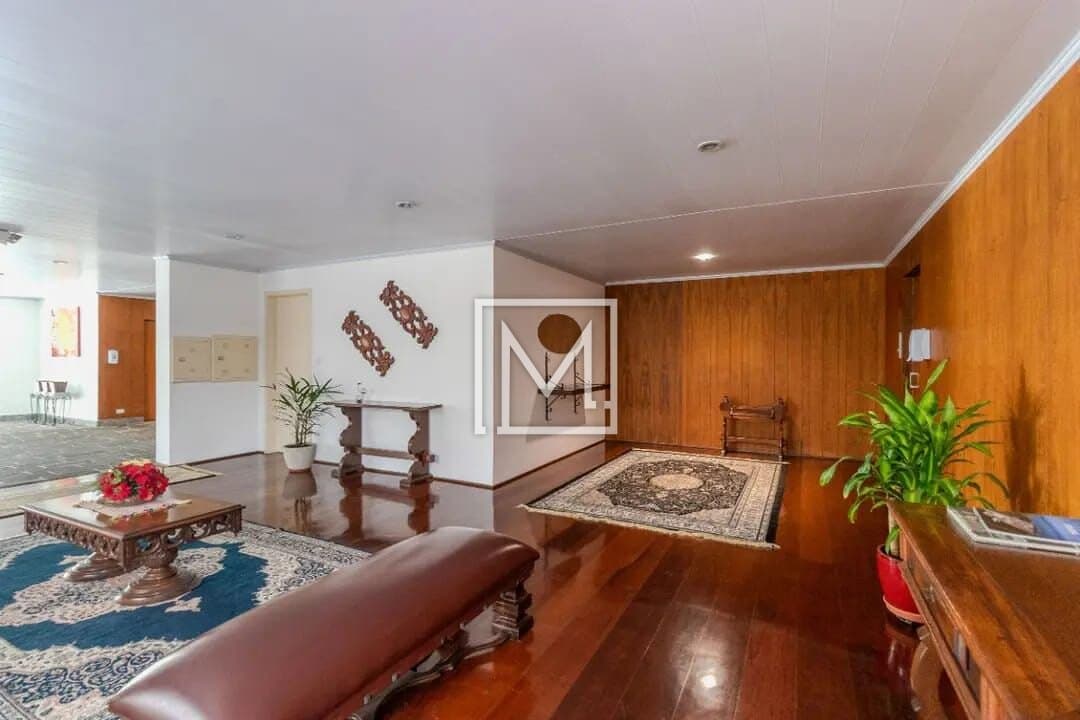 Apartamento tres quartos uma suite com uma vaga Itaim Bibi