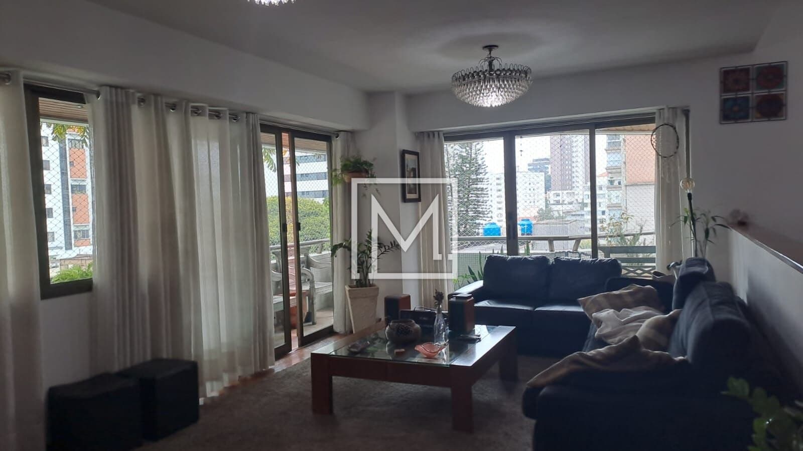 Aclimação / Apartamento á venda ,198m²/1 por andar/3 dormitórios com suite, próximo ao metro..